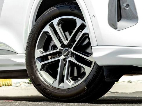 Certified 2025 Audi Q5 Premium w/ Convenience Package AWD/4WD image 6