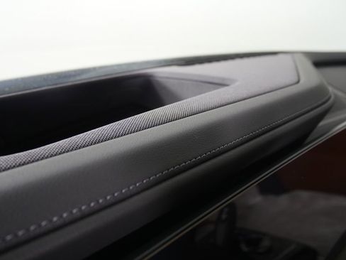 New 2026 BMW 750e xDrive w/ Executive Package image 20