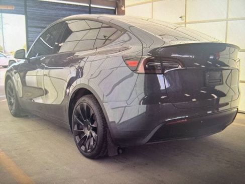 Used 2023 Tesla Model Y Long Range AWD/4WD image 4