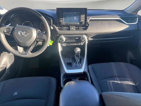 Used 2020 Toyota RAV4 LE image 8