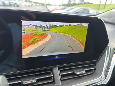 Used 2024 Chevrolet Trax ACTIV w/ Sunroof Package FWD image 24