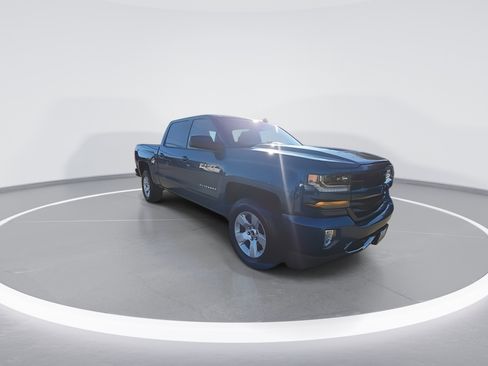 Used 2018 Chevrolet Silverado 1500 LT w/ All Star Edition image 2