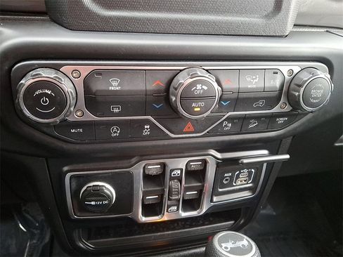 Used 2019 Jeep Wrangler Unlimited Sahara w/ Safety Group image 15