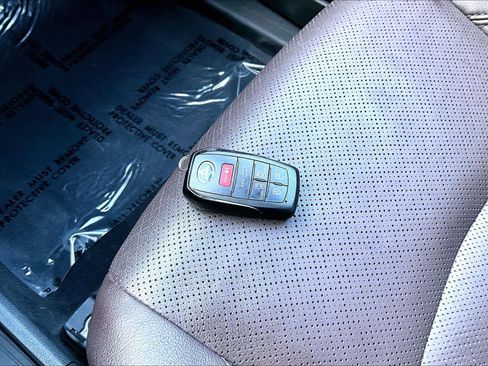 Used 2022 Toyota Sienna Platinum image 15