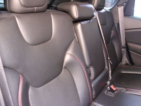 Used 2020 Jeep Cherokee Trailhawk image 14