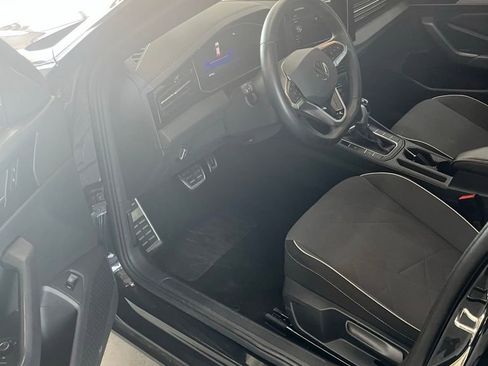 Used 2025 Volkswagen Jetta Sport FWD image 2