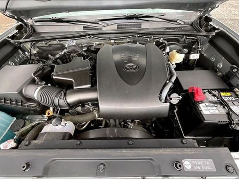 Used 2018 Toyota Tacoma SR5 image 20