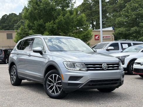 Used 2020 Volkswagen Tiguan SE w/ Panoramic Sunroof Package FWD image 1