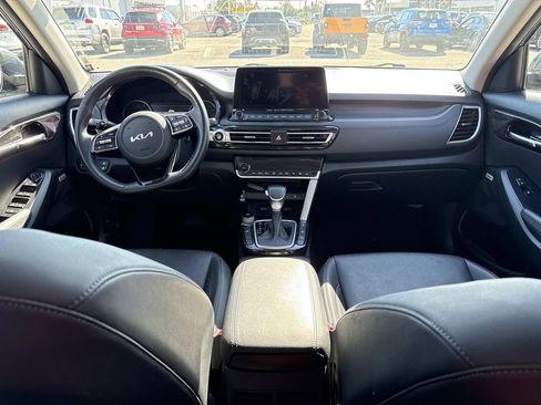 Used 2023 Kia Seltos SX w/ SX Sunroof Package image 14