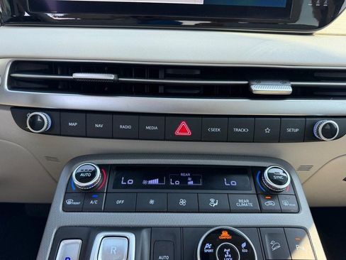 Used 2024 Hyundai Palisade Limited AWD/4WD image 18