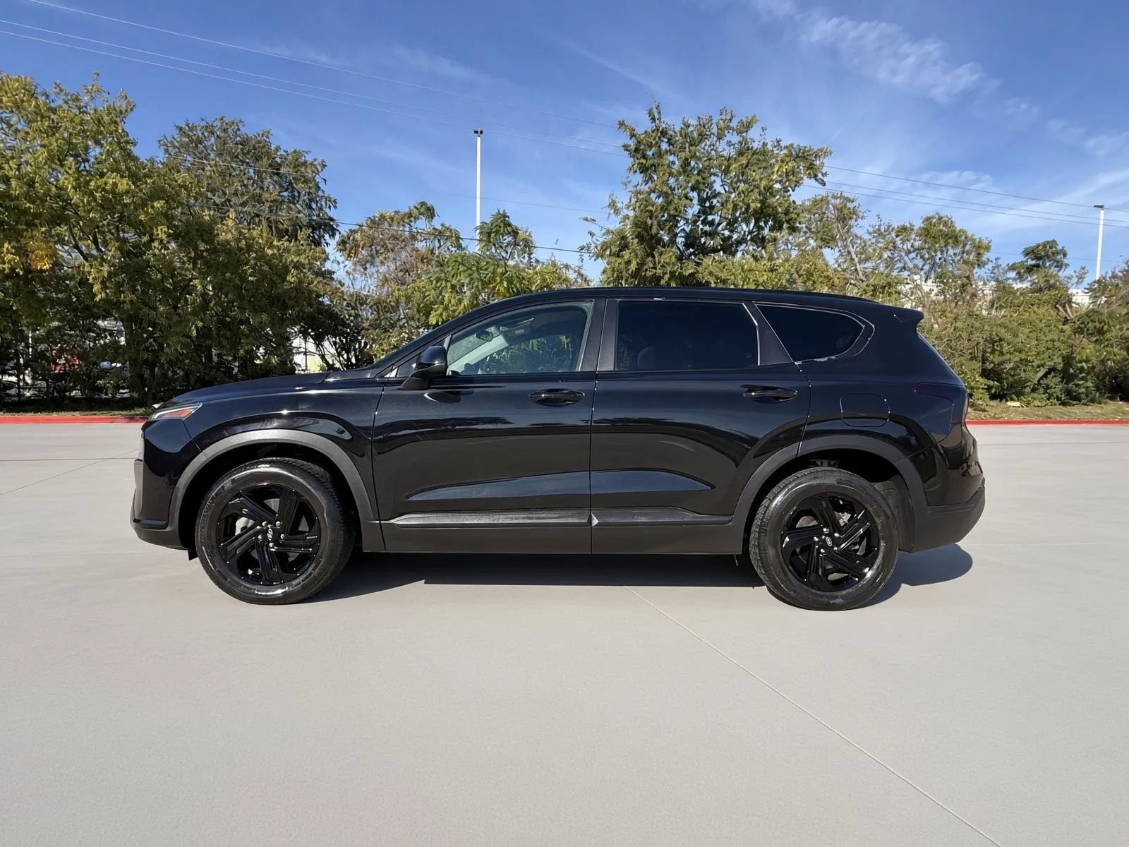 Used 2021 Hyundai Santa Fe SE FWD image 3