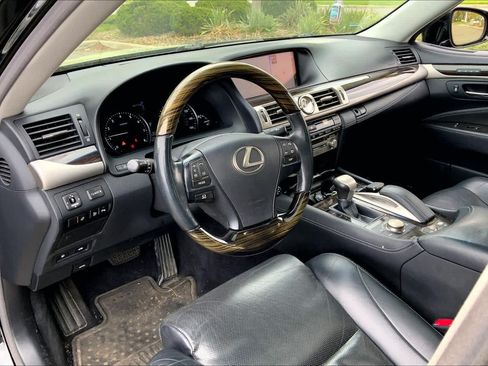 Used 2016 Lexus LS 460 AWD w/ Comfort Package image 18