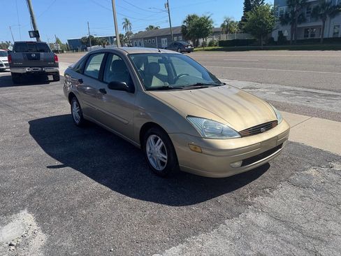 Used 2001 Ford Focus SE image 2