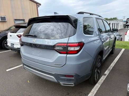 Used 2023 Honda Pilot Touring image 9