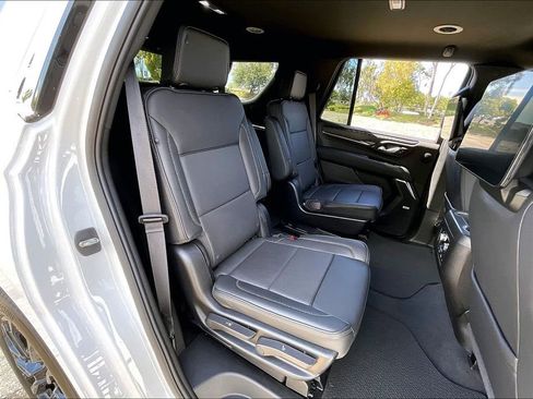 Used 2024 GMC Yukon Denali w/ Advanced Technology Package image 19