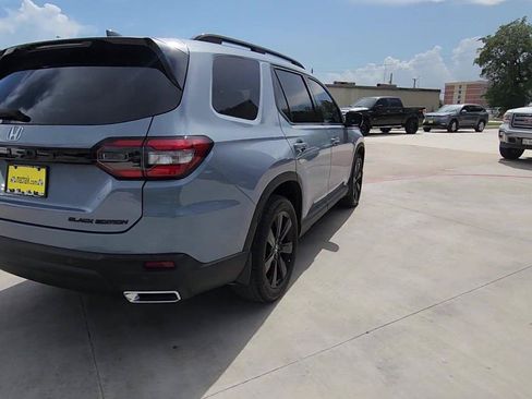Used 2025 Honda Pilot Black Edition image 8