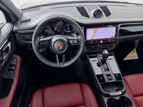 New 2026 Porsche Macan image 25