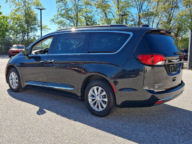 Used 2017 Chrysler Pacifica Touring-L FWD image 7