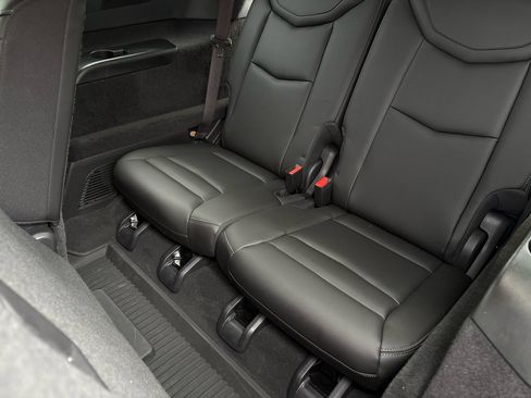 Used 2024 Cadillac XT6 Luxury w/ LPO, Floor Liner Package image 23