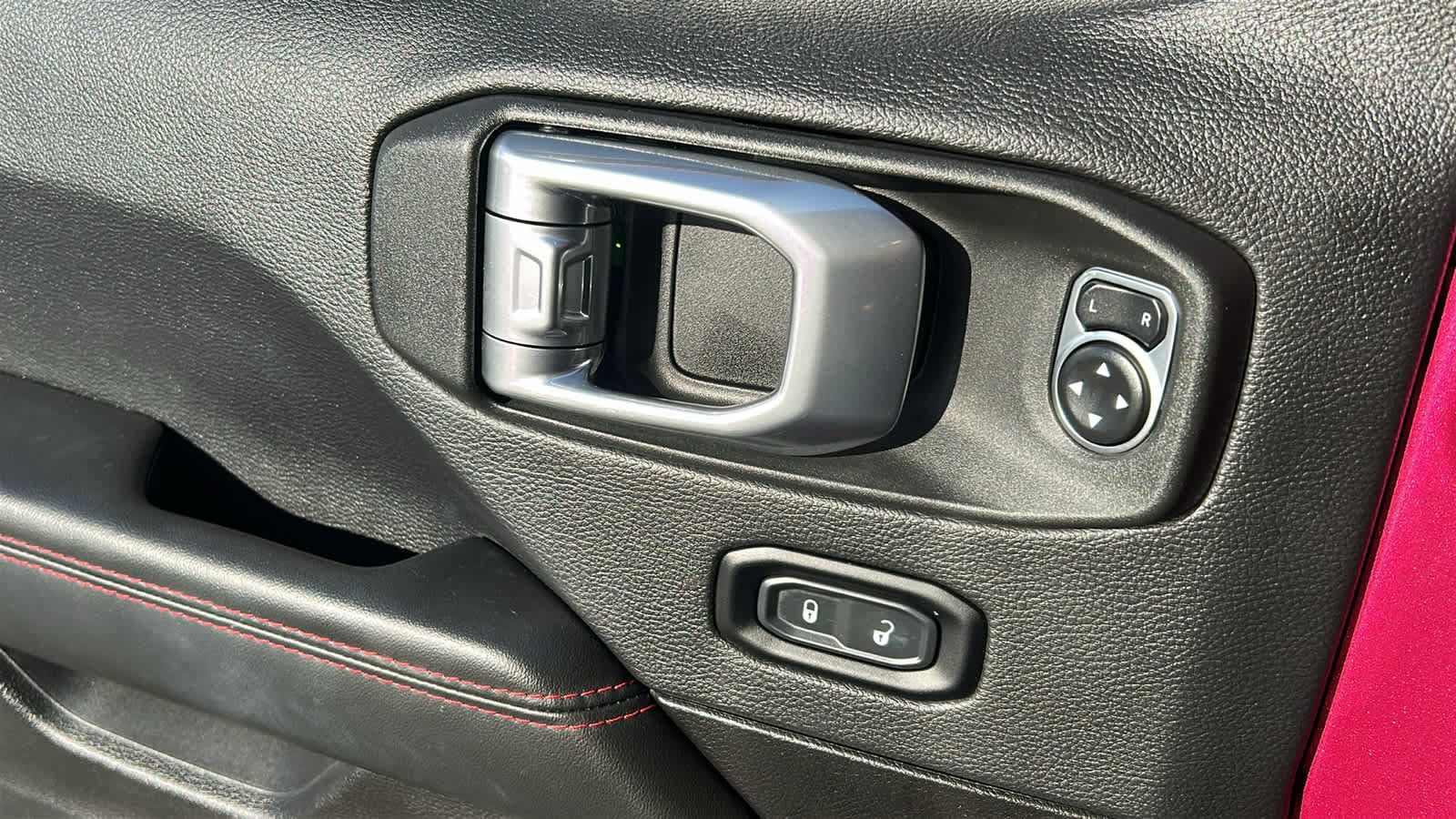 Used 2024 Jeep Wrangler Unlimited Rubicon w/ Technology Group AWD/4WD image 22