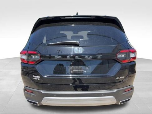 Used 2025 Honda Pilot Elite image 2