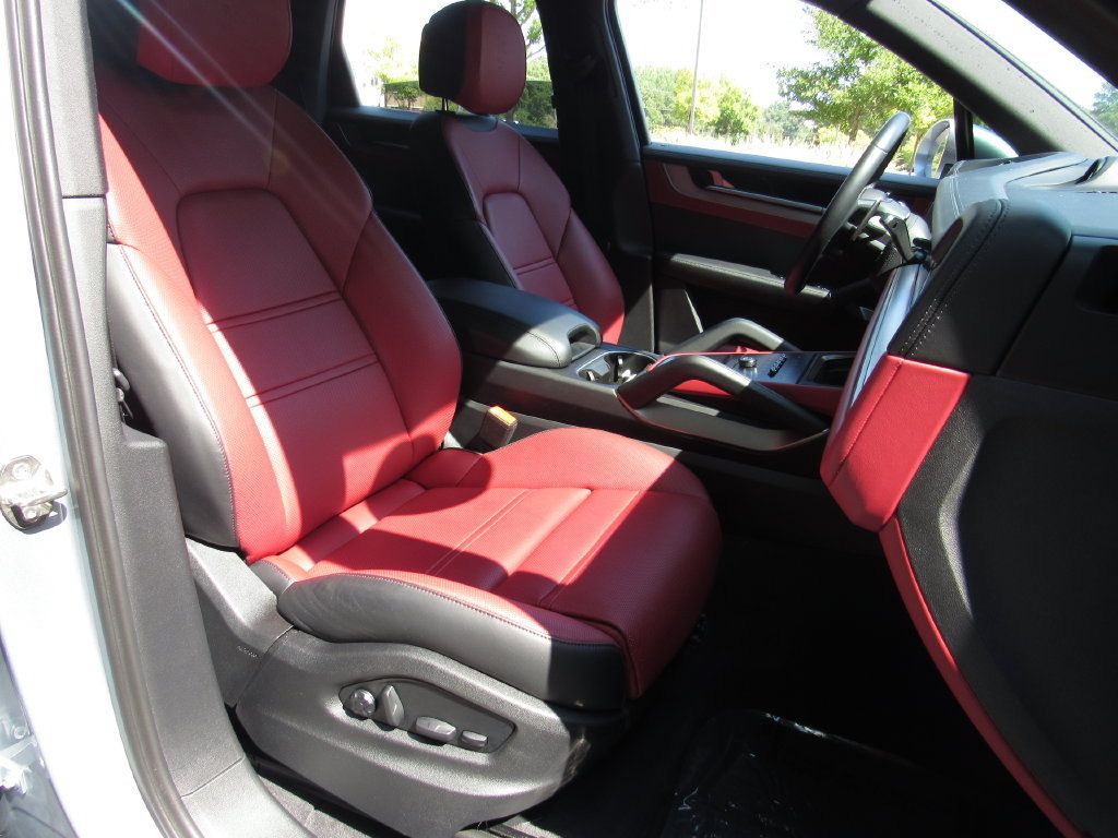 Certified 2025 Porsche Cayenne E-Hybrid AWD/4WD image 21