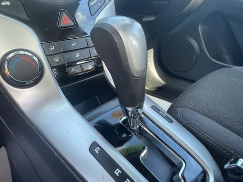 Used 2016 Chevrolet Cruze LT image 11