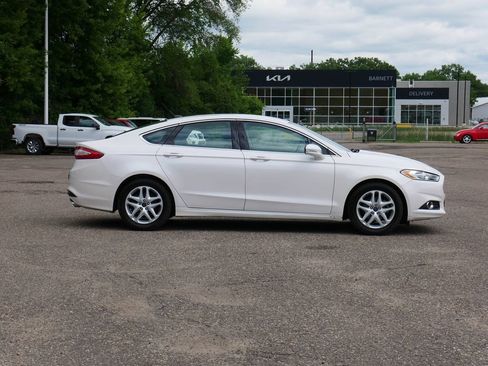 Used 2016 Ford Fusion SE w/ Equipment Group 202A FWD image 2