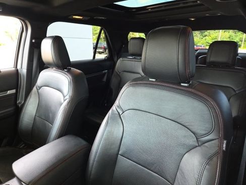 Used 2018 Ford Explorer Sport AWD/4WD image 25