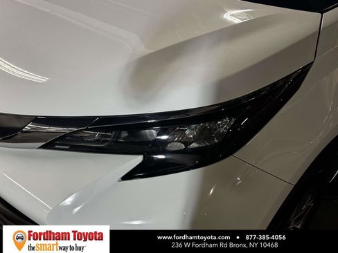 Used 2025 Toyota Sienna LE FWD image 8