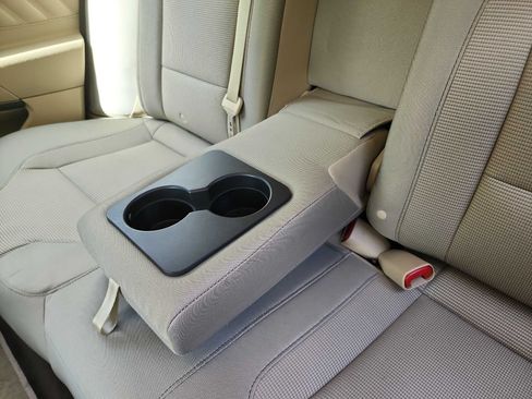Used 2015 Ford Taurus SEL FWD image 29
