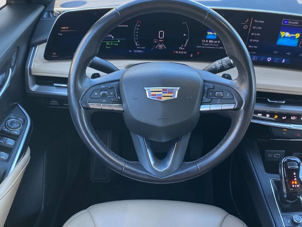 Used 2025 Cadillac XT4 Premium Luxury FWD image 6