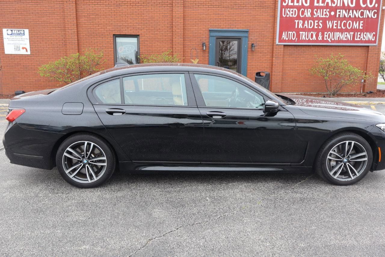 Used 2022 BMW 750i xDrive w/ Executive Package AWD/4WD image 2