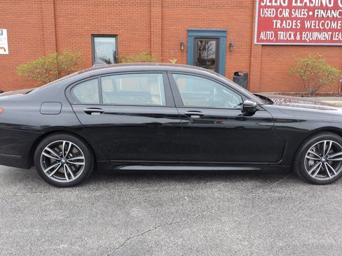 Used 2022 BMW 750i xDrive w/ Executive Package AWD/4WD image 2