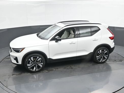 New 2026 Volvo XC40 B5 Ultra w/ Climate Package AWD/4WD image 36