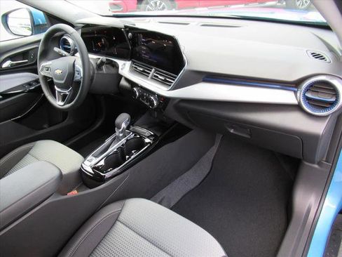 New 2026 Chevrolet Trax LT w/ Sunroof Package image 12