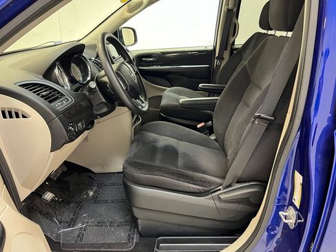 Used 2018 Dodge Grand Caravan SE w/ UConnect Hands-Free Group FWD image 15