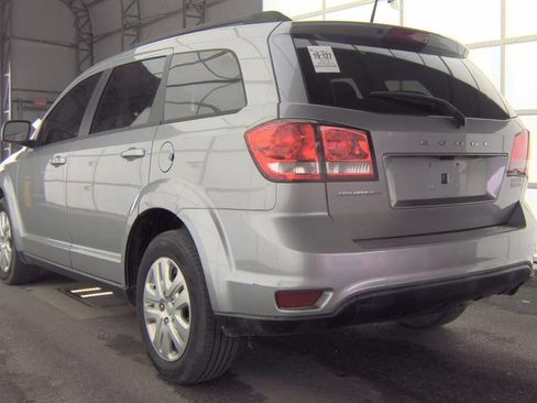 Used 2019 Dodge Journey SE FWD image 2