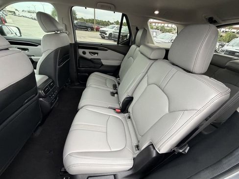 Used 2025 Honda Pilot EX-L image 13