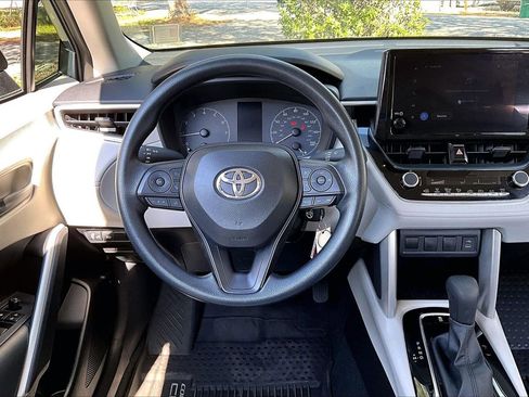 Used 2024 Toyota Corolla Cross L image 8