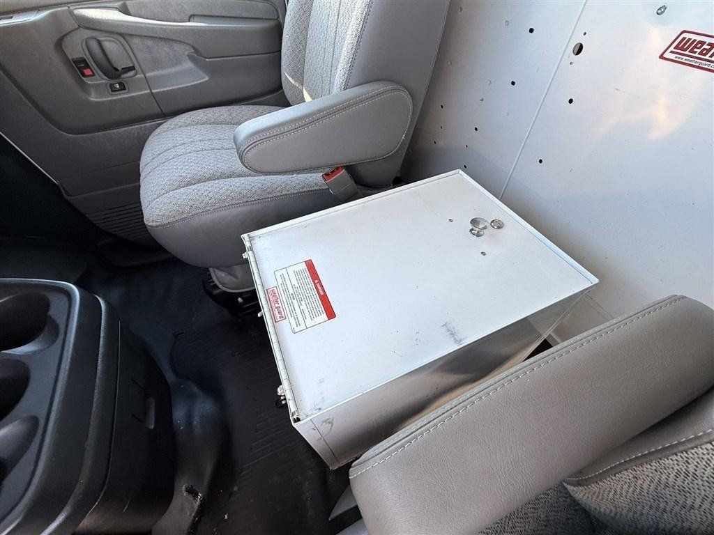 Used 2015 Chevrolet Express 2500 RWD image 19