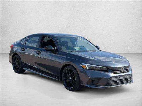 Used 2023 Honda Civic Sport image 3