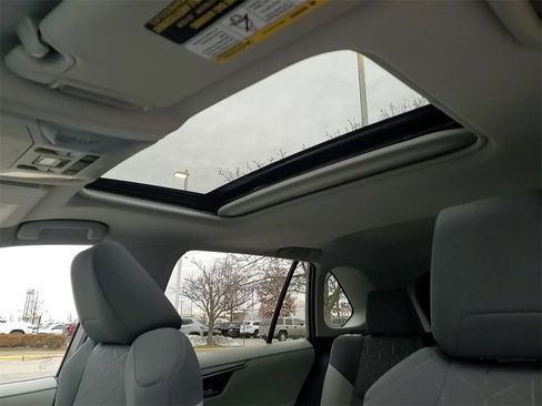 Used 2022 Toyota RAV4 XLE image 21