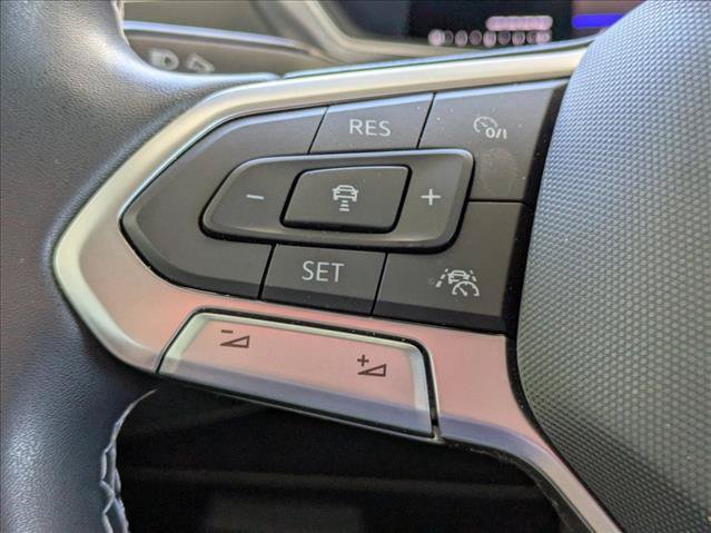 Used 2023 Volkswagen Tiguan SE w/ Panoramic Sunroof Package FWD image 4