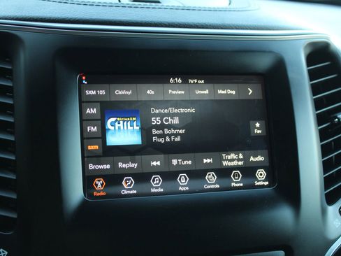 Used 2019 Jeep Cherokee Latitude w/ Cold Weather Group image 33