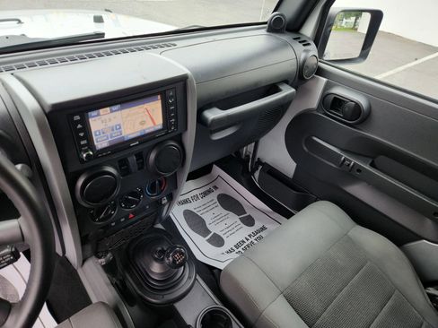 Used 2009 Jeep Wrangler Rubicon w/ Dual Top Group AWD/4WD image 9