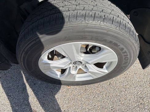 Used 2021 Toyota RAV4 XLE w/ Convenience Package image 13