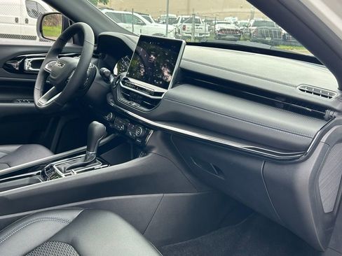 New 2025 Jeep Compass Latitude w/ Sun & Sound Group image 34