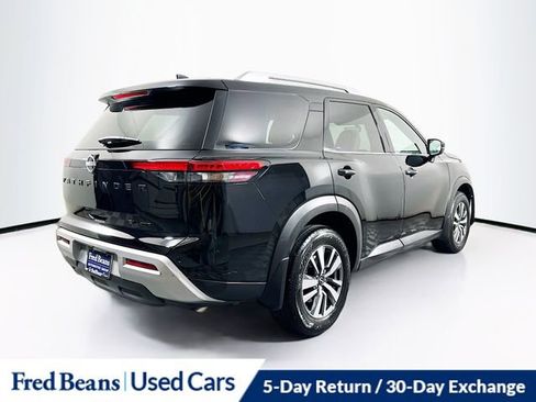 Certified 2024 Nissan Pathfinder SL w/ Black Appearance Package image 8