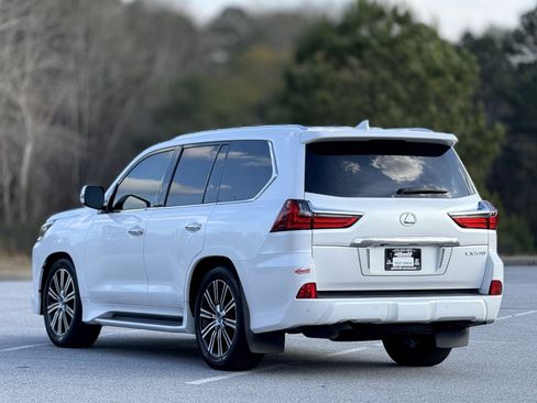 Used 2020 Lexus LX 570 4WD w/ Luxury Package image 9